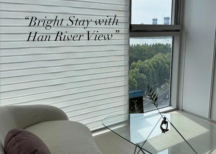 Hoya House1-hongdae, Hapjeong Station 1 Minute, Luxury Style, Panorama River View 6 People, 2room, 3q Bed * Seul