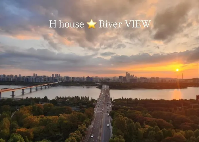 Hoya House1-hongdae, Hapjeong Station 1 Minute, Luxury Style, Panorama River View 6 People, 2room, 3q Bed Daire Seul