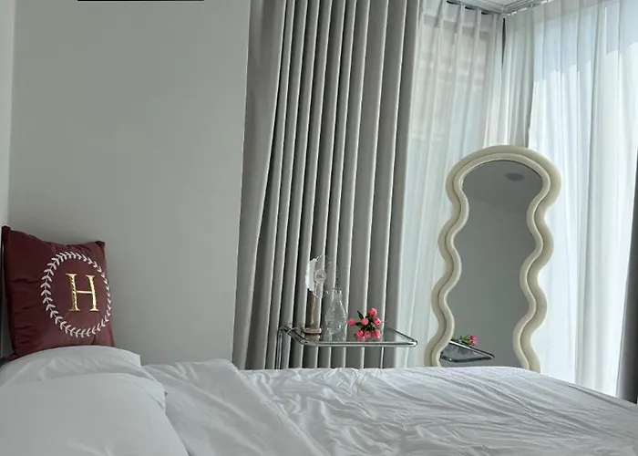 Hoya House1-hongdae, Hapjeong Station 1 Minute, Luxury Style, Panorama River View 6 People, 2room, 3q Bed