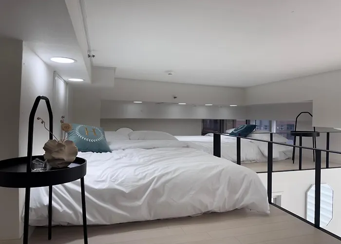 Open1-hongdae, Hapjeong Station 1 Minute, Luxury Style, Panorama River View 6 People, 2room, 3q Bed Apartment *