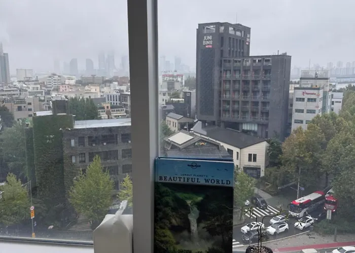 Apartment Open1-hongdae, Hapjeong Station 1 Minute, Luxury Style, Panorama River View 6 People, 2room, 3q Bed *